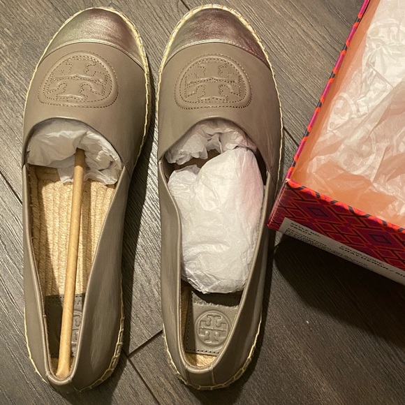 NEW TORY BURCH leather espadrille